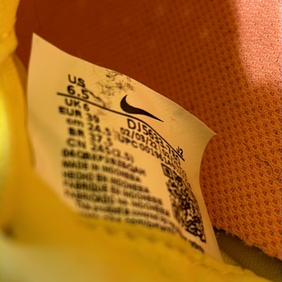 Nike Indoor Soccer Shoes - Picture 6 of 6